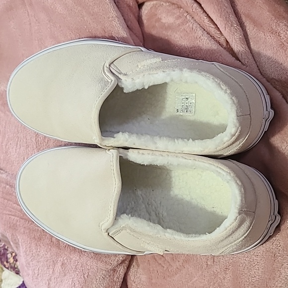 Vans Cream Slip-On Fleece Lined Sneakers Size 10 - Picture 3 of 7